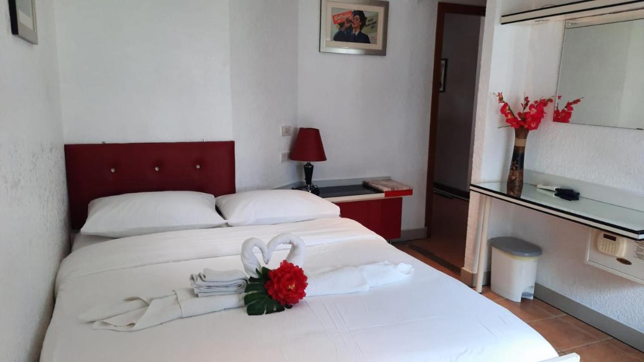 Swiss Food Restaurant And Room For Rent Pattaya Exterior foto