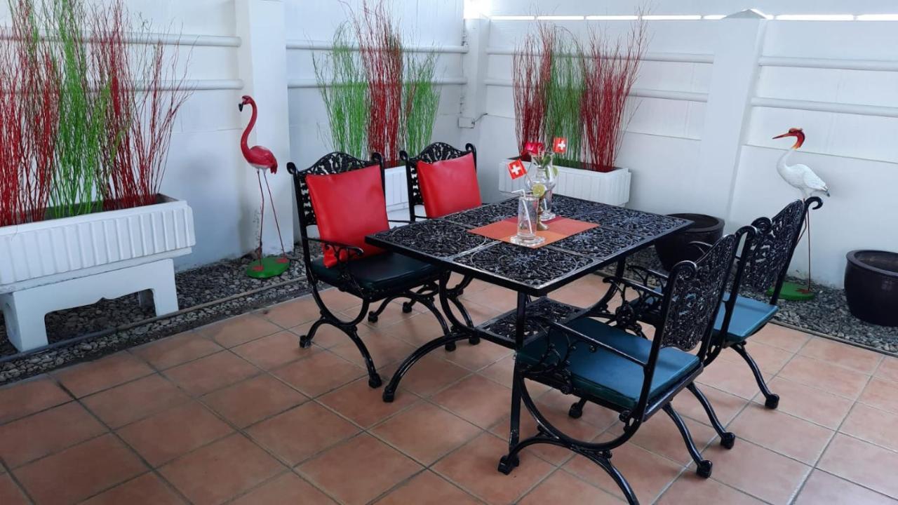 Swiss Food Restaurant And Room For Rent Pattaya Exterior foto