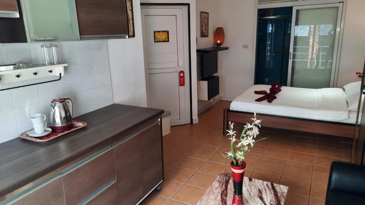 Swiss Food Restaurant And Room For Rent Pattaya Exterior foto