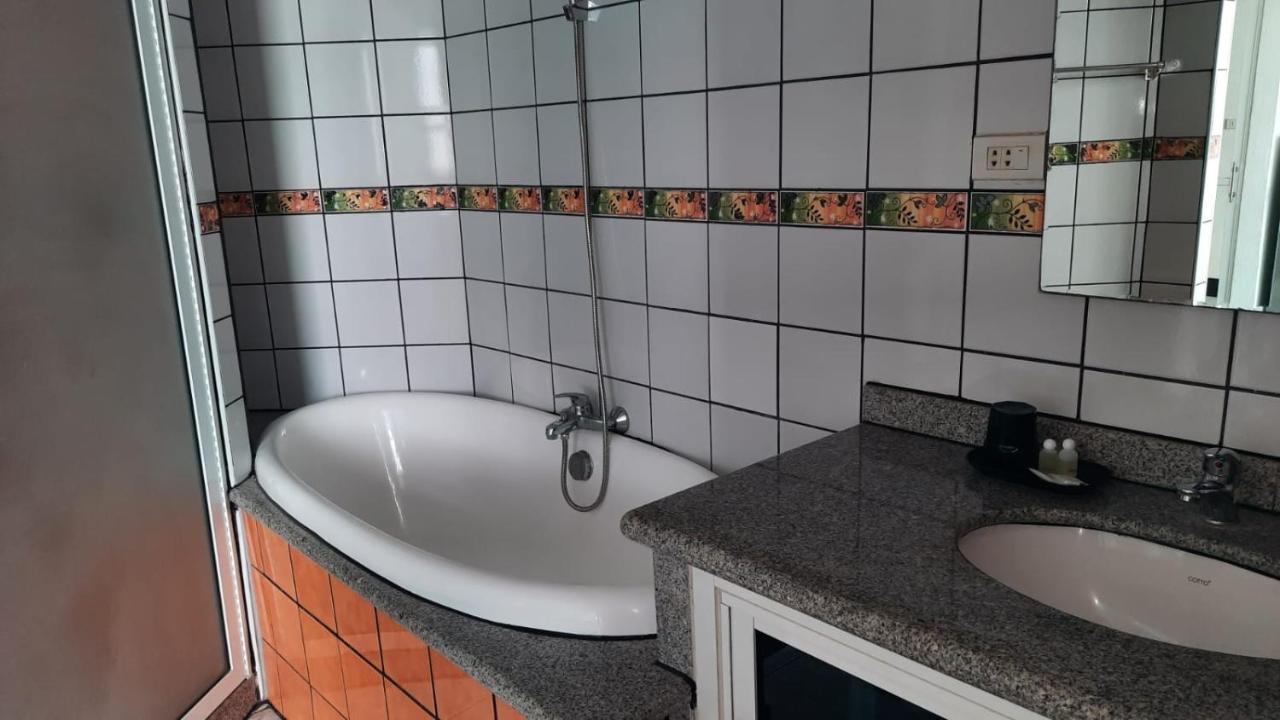 Swiss Food Restaurant And Room For Rent Pattaya Exterior foto